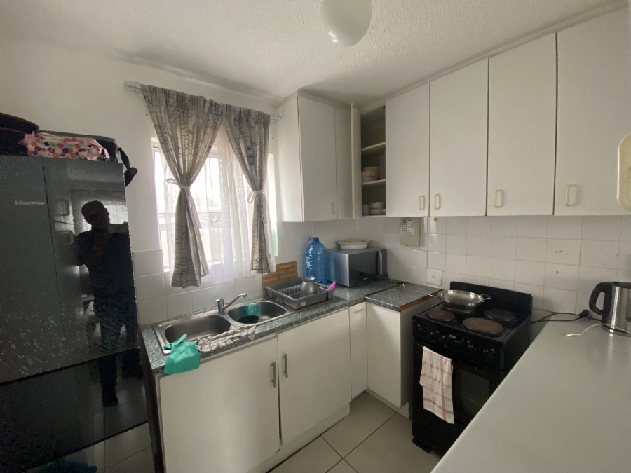 To Let 2 Bedroom Property for Rent in Muizenberg Western Cape